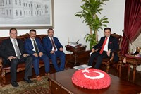 ANKARA SİTELER MOBİLYACILAR ORGANİZE SANAYİ BÖLGESİ DERNEĞİ BAŞKANI, VALİ TOPACA’YI ZİYARET ETTİ