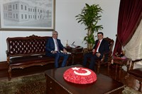 AK PARTİ DİYARBAKIR MİLLETVEKİLİ GALİP ENSARİOĞLU, VALİ TOPACA’YI ZİYARET ETTİ