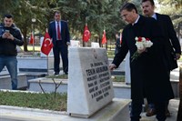 Şehitleri Anma Günü’nde Vali Topaca, Cebeci Askeri Şehitliği’ni Ziyaret Etti