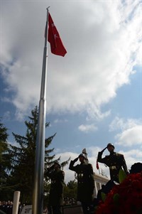 Şehitleri Anma Günü’nde Vali Topaca, Cebeci Askeri Şehitliği’ni Ziyaret Etti