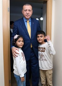 Cumhurbaşkanı Sayın Erdoğan, Şehit Polislerin Ailelerini Ziyaret Etti