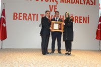 Altındağ Belediyesi Kültür Sarayı’nda Devlet Övünç Madalyası ve Beratı Tevcih Töreni