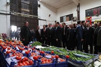 Vali Topaca, Ankara Toptancı Hali’ni Ziyaret Etti