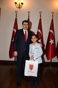 Vali Şahin, 23 Nisan Ulusal Egemenlik ve Çocuk Bayramı’nda Çocukları Makamında Kabul Etti