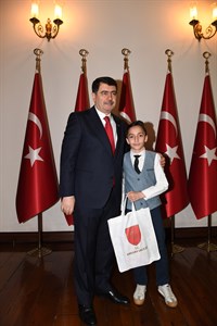 Vali Şahin, 23 Nisan Ulusal Egemenlik ve Çocuk Bayramı’nda Çocukları Makamında Kabul Etti