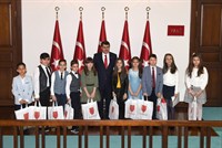 Vali Şahin, 23 Nisan Ulusal Egemenlik ve Çocuk Bayramı’nda Çocukları Makamında Kabul Etti